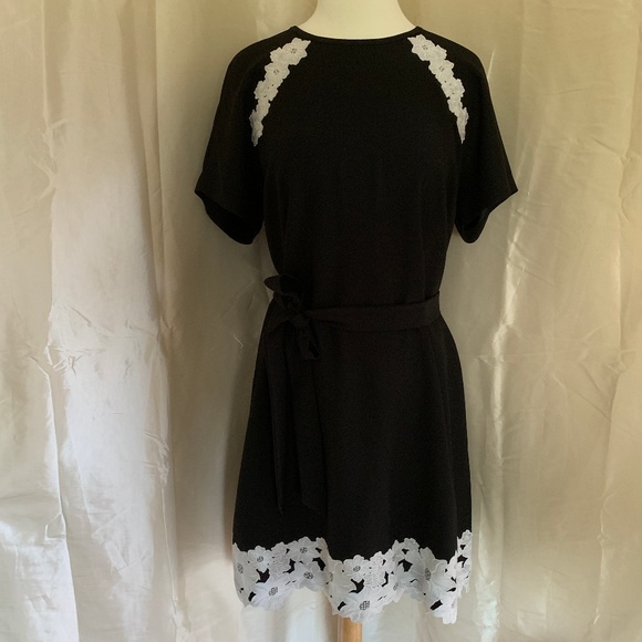 kate spade Dresses & Skirts - 🥳 Host Pick!💃🏻Kate Spade Dress w/ White Flowers
